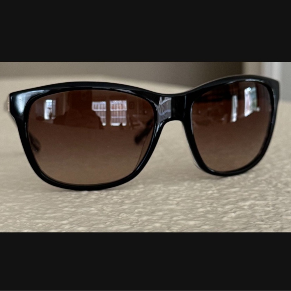 Tory Burch Sunnies✨ - Picture 6 of 16